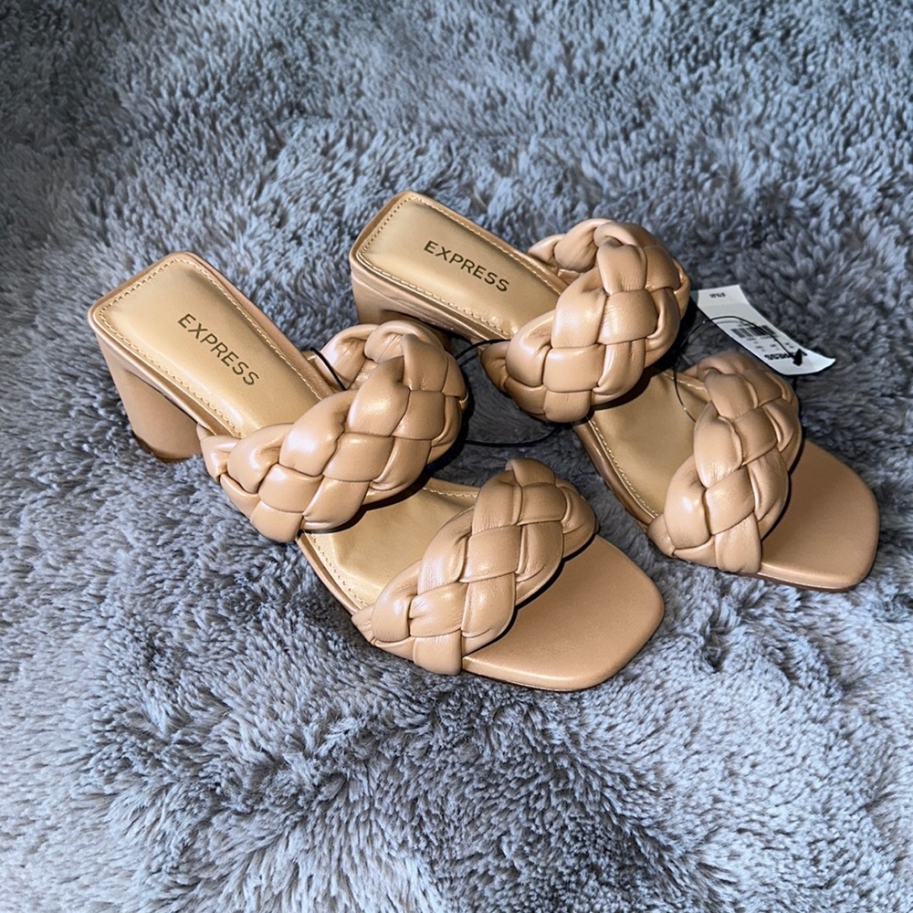 Express heeled sandals